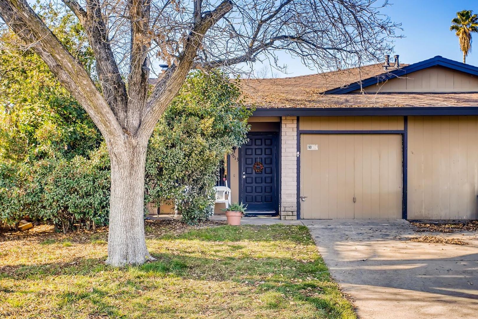 Sacramento House: 6613 Hillsdale Blvd.