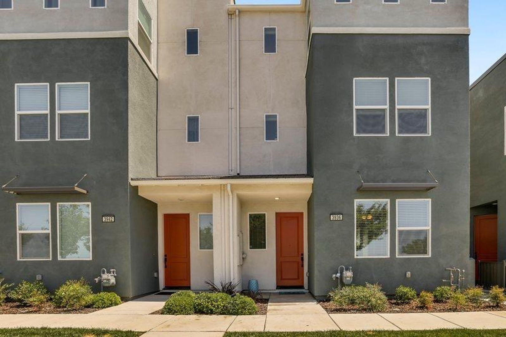 Sacramento House: 3936 E Commerce Way