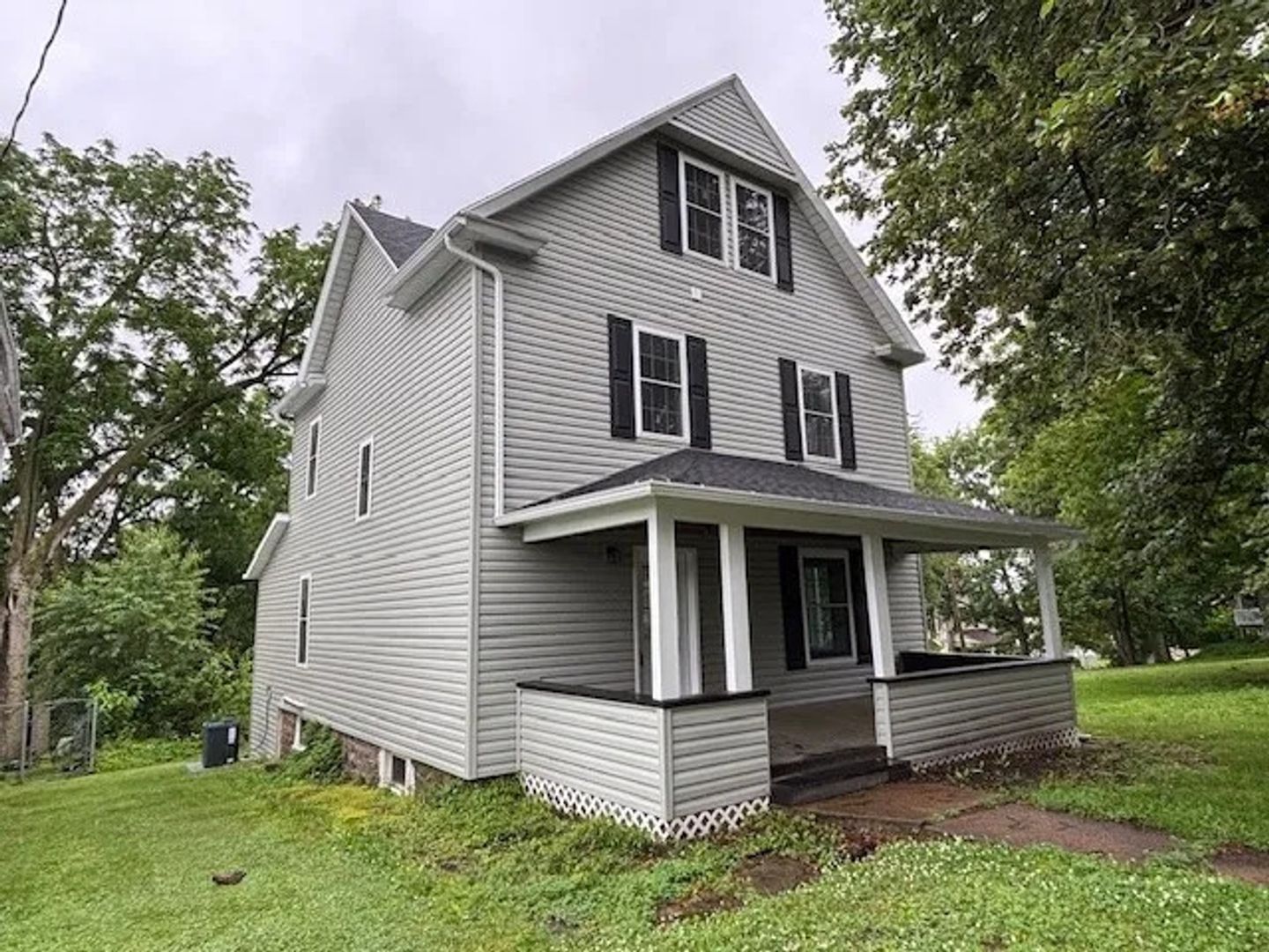 Charming 3?Bedroom Single?Family Home – Newly Renovated