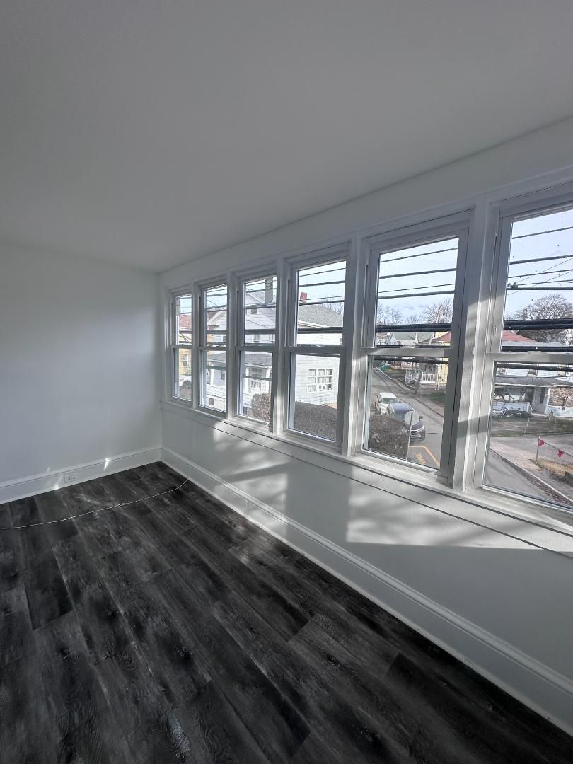 Plymouth Apartment: 153 Vine St Unit 4