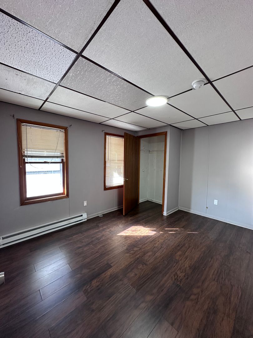 Plymouth Apartment: 606 W Main St