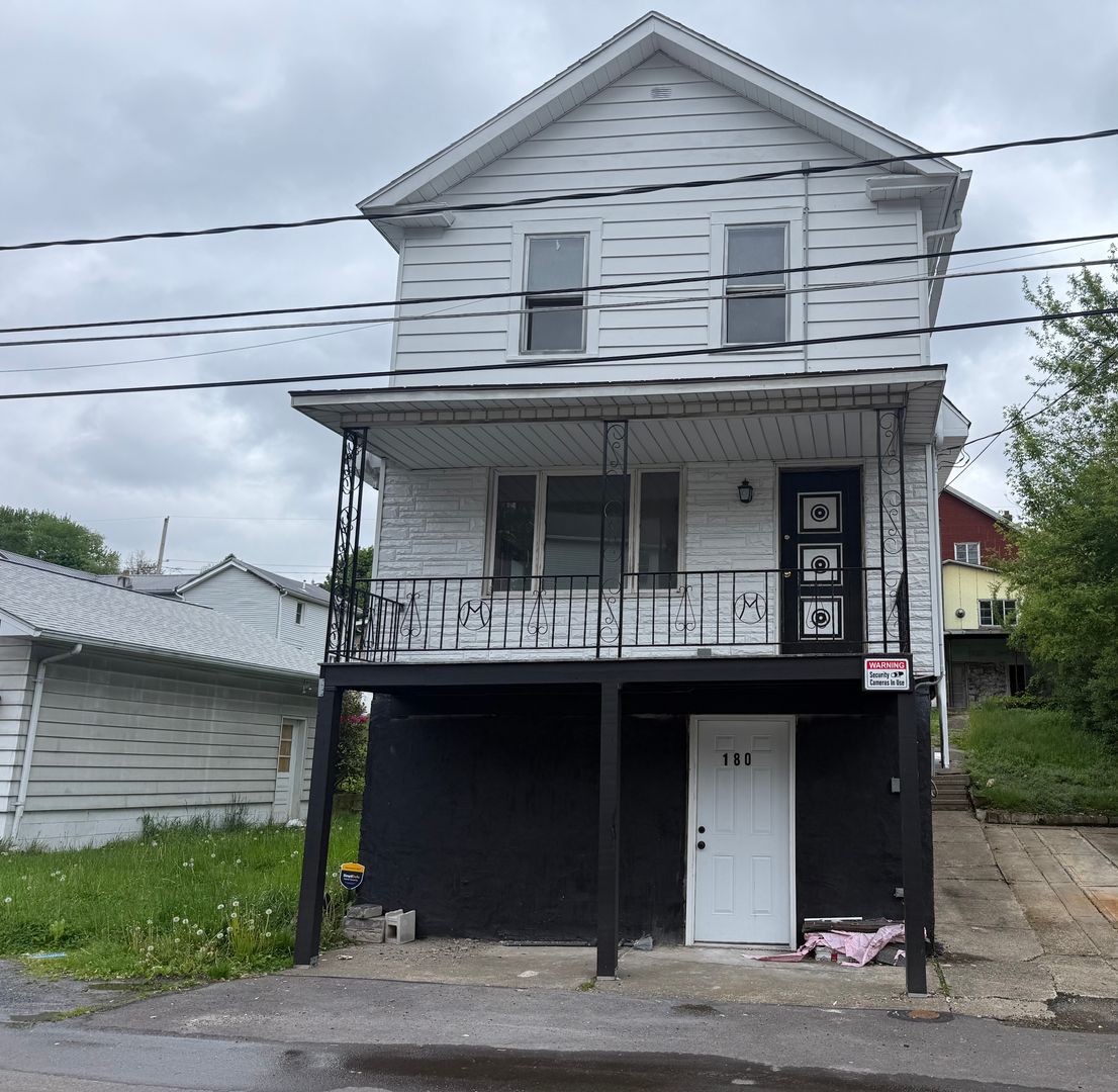 Pittston House: 180 Panama St