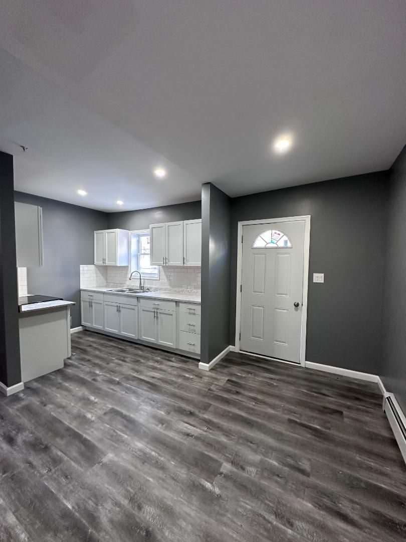 Plymouth Apartment: 153 Vine St
