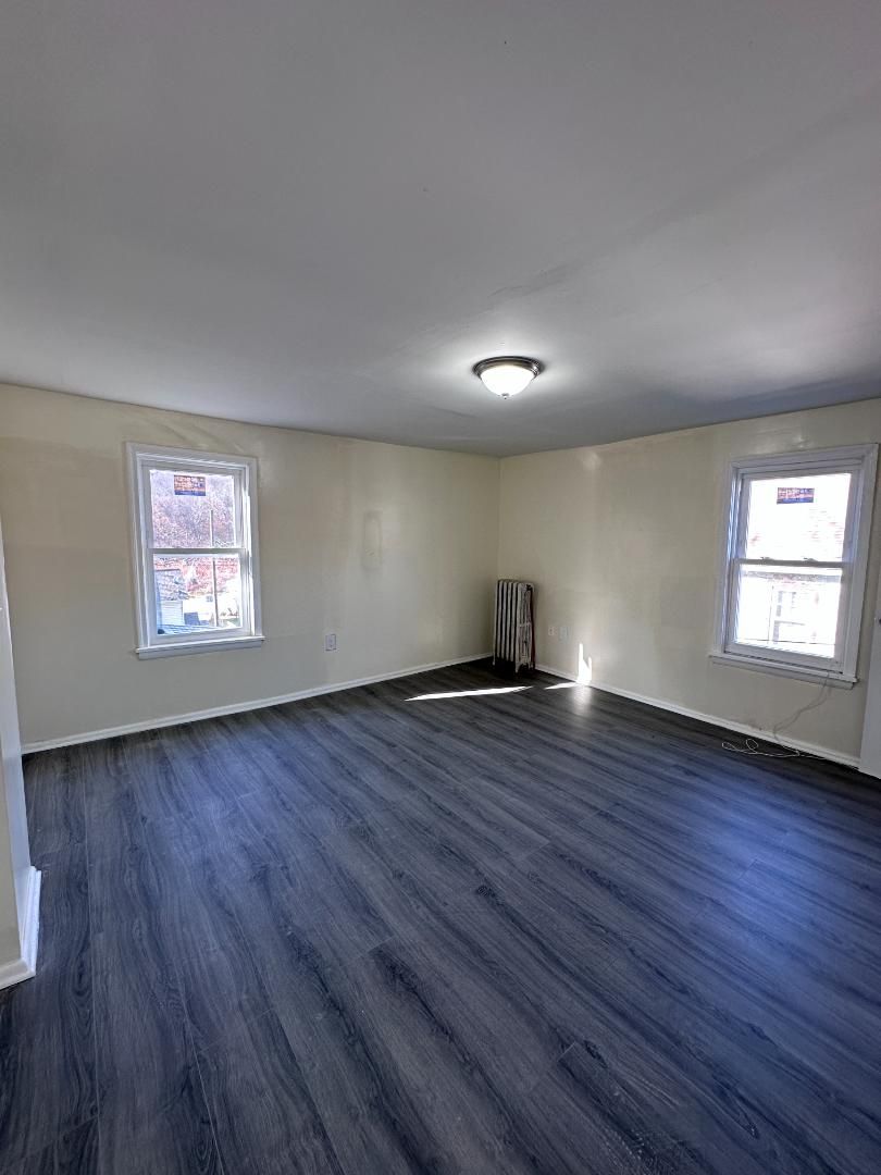Plymouth Apartment: 153 Vine St