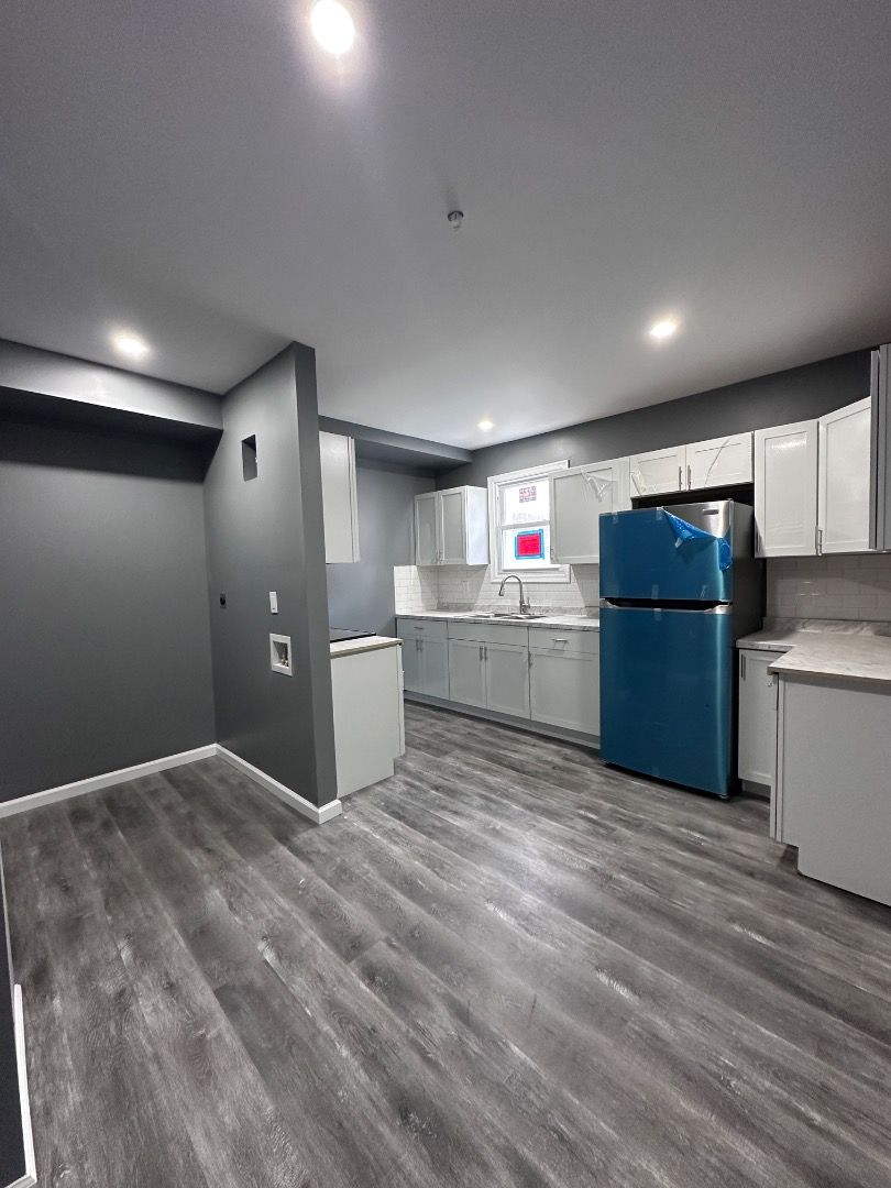 Plymouth Apartment: 153 Vine St