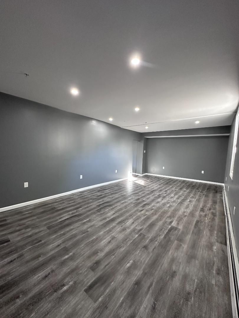 Plymouth Apartment: 153 Vine St Unit 2