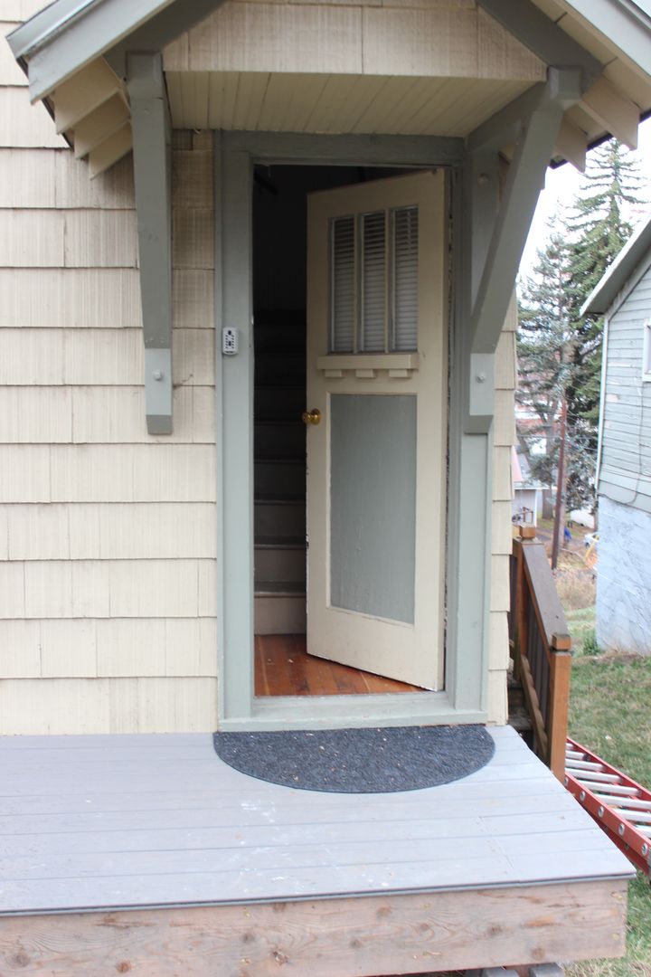 Moscow Apartment: 627 S Jefferson St.