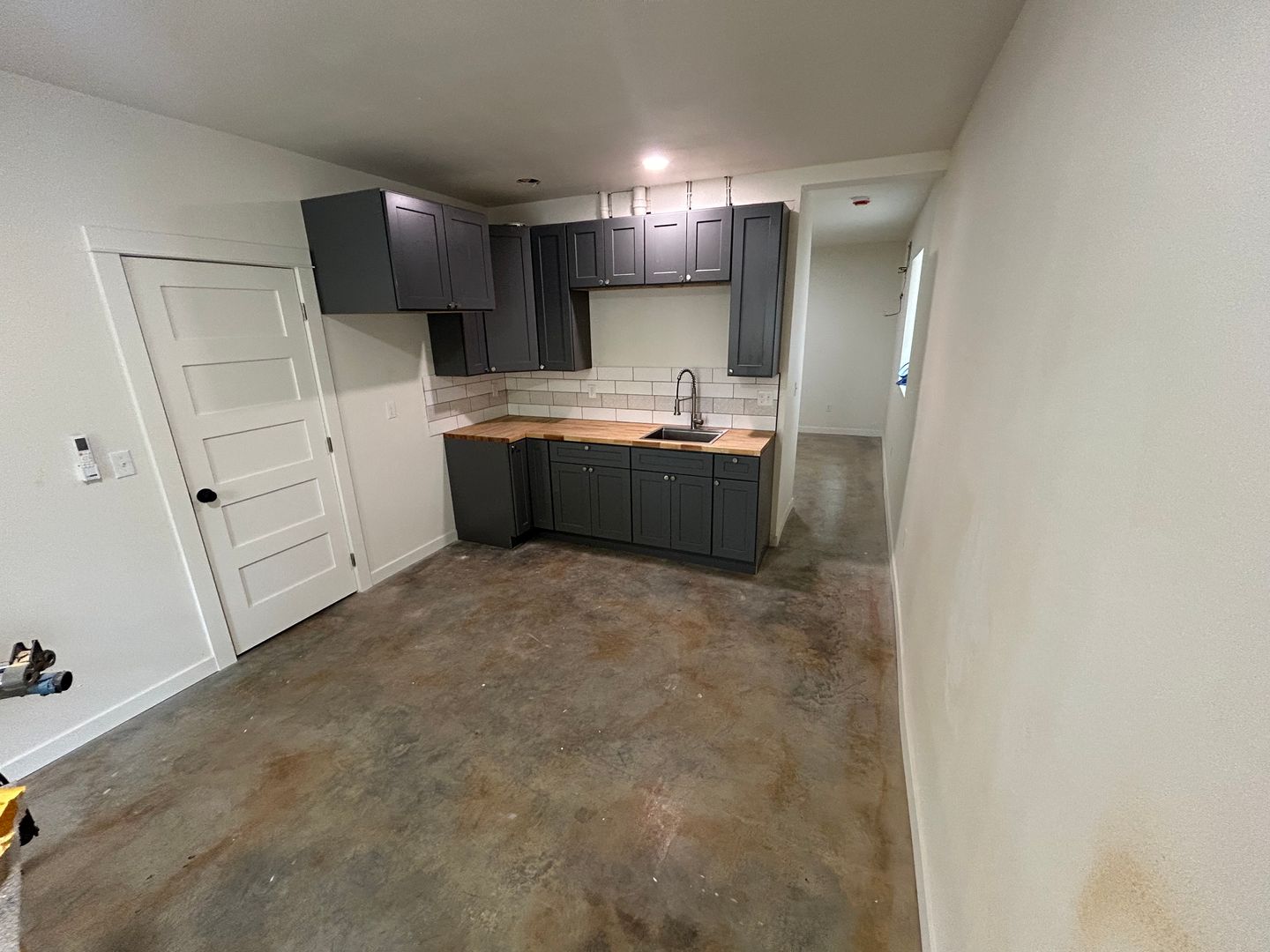 Moscow Apartment: 446 Lewis St.