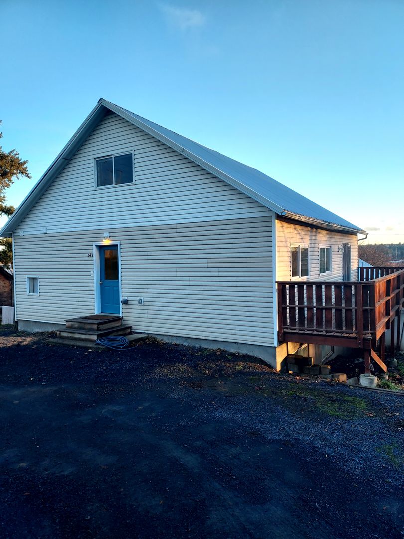 Moscow House: 543 Residence Street