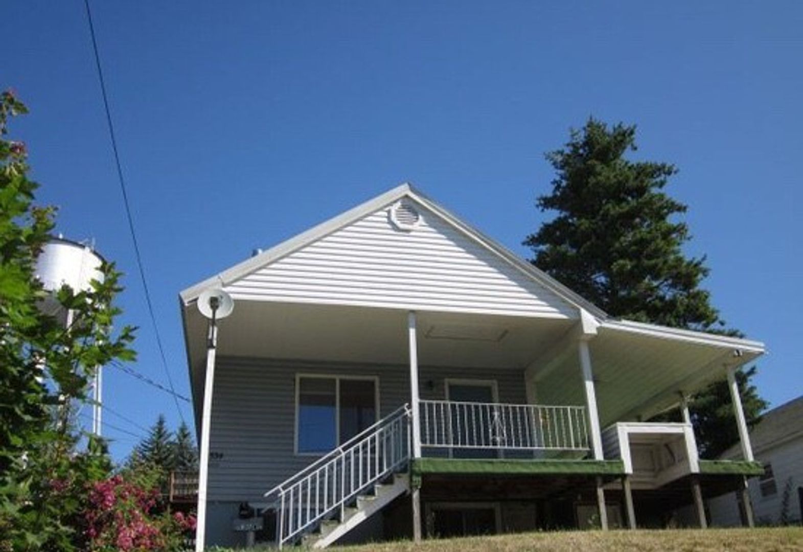 Moscow House: 530 W C St.