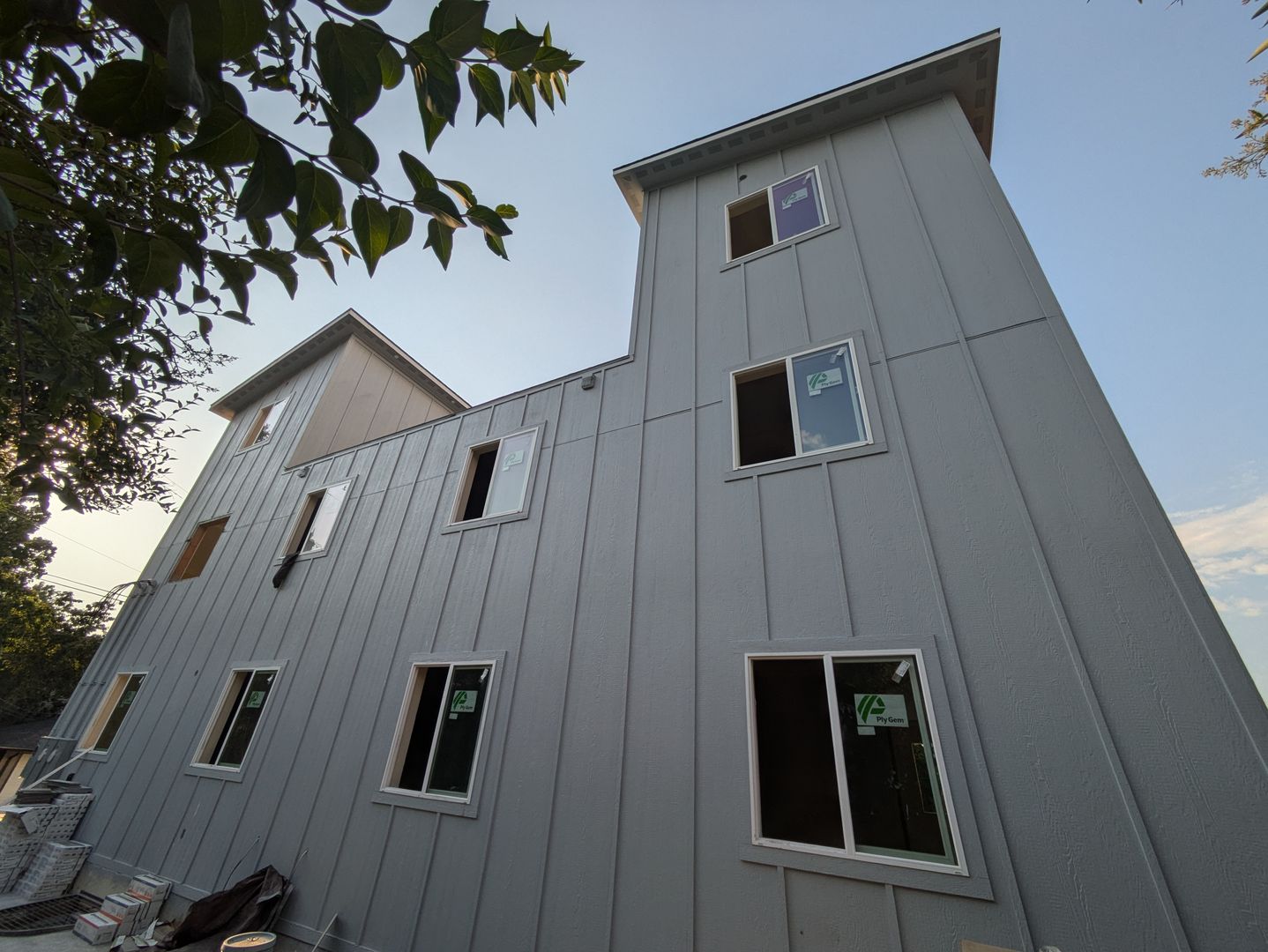 Moscow Apartment: 541 Taylor Avenue