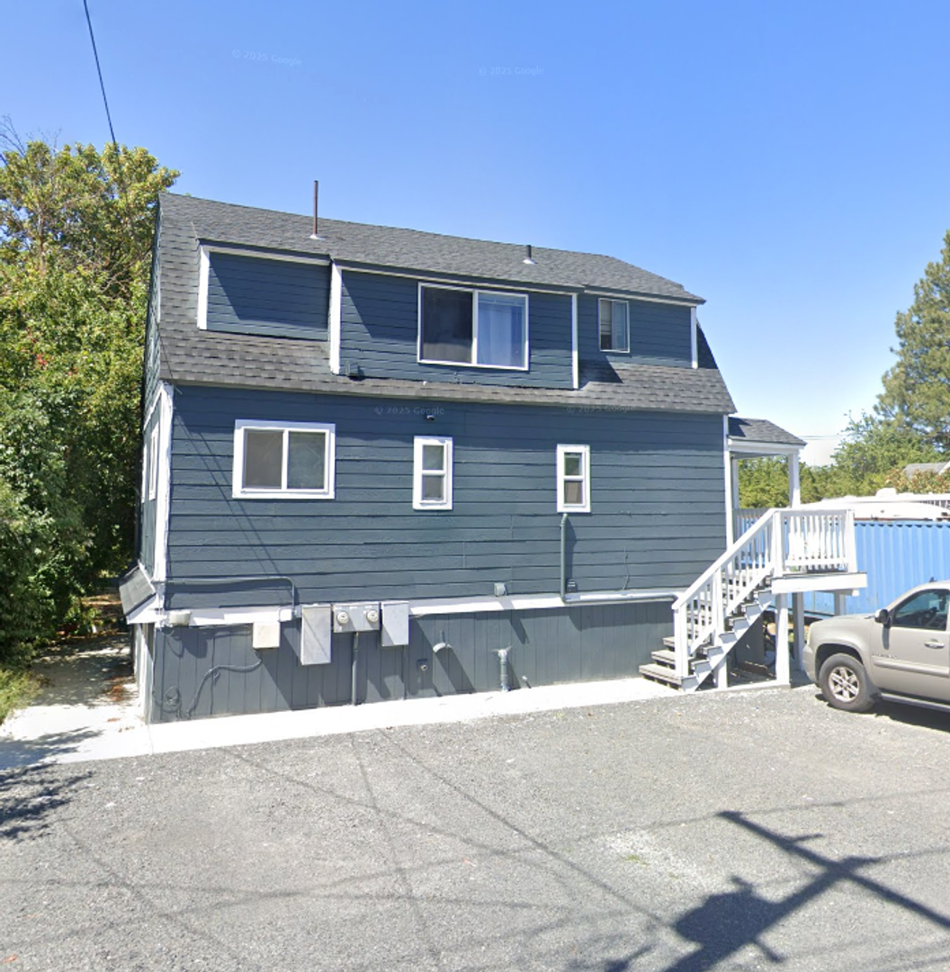 Moscow Apartment: 336 N Washington St.