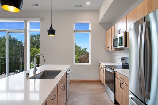 E1 Floor Plan - 2 Bedroom - Westside – photo 1