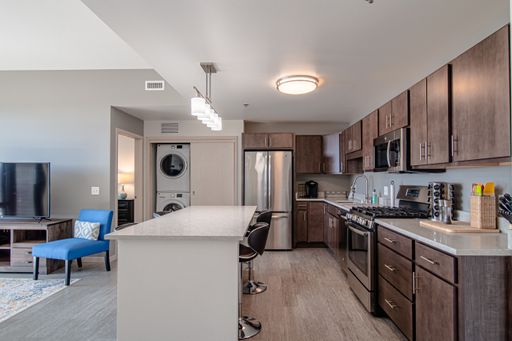 Echo Floor Plan - 2 Bedroom Fully Furnished - Downtown – photo 1