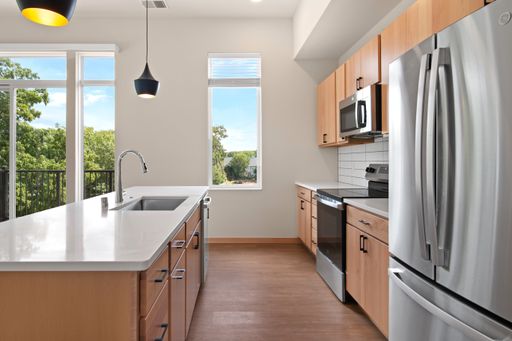 E2 Floor Plan - 2 Bedroom - Westside – photo 1