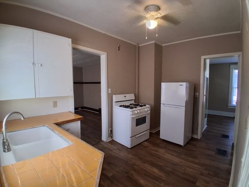 620 East 6th Street, Apt 2. – photo 1