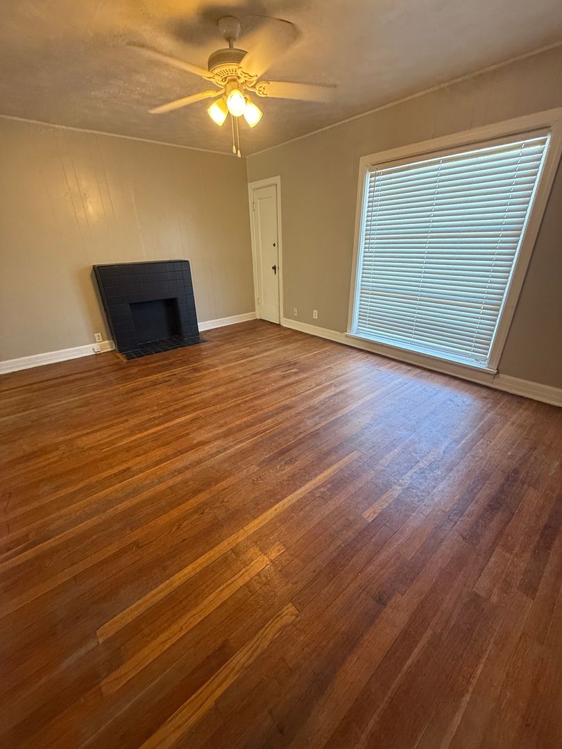 Lubbock Apartment: 1919 17th