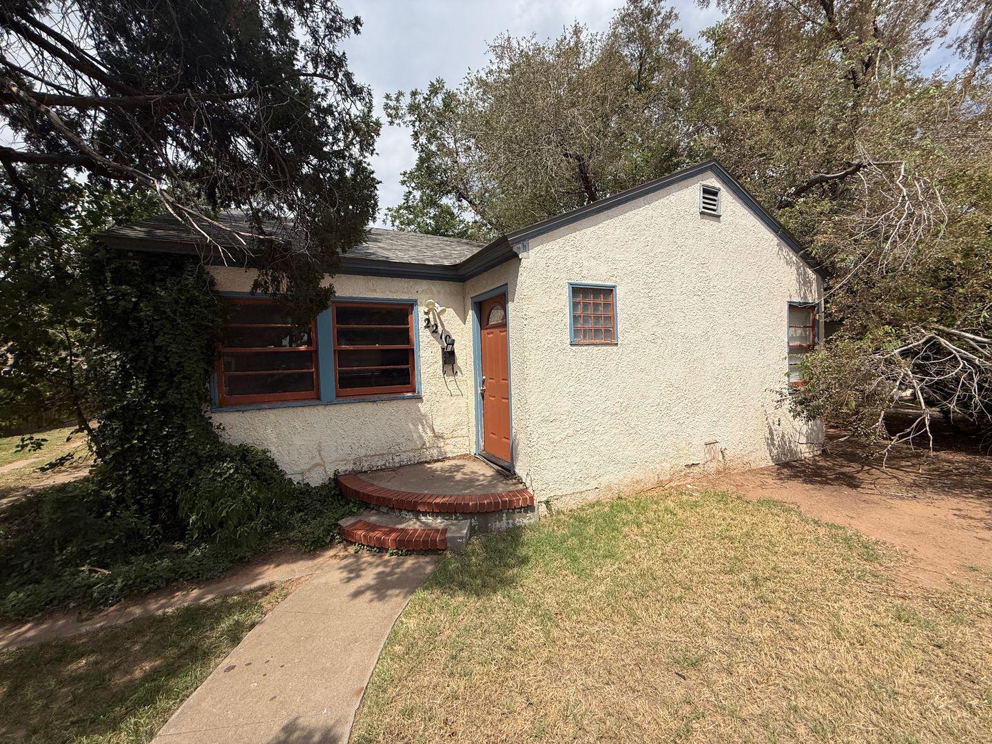 Lubbock House: 2210 30th Front