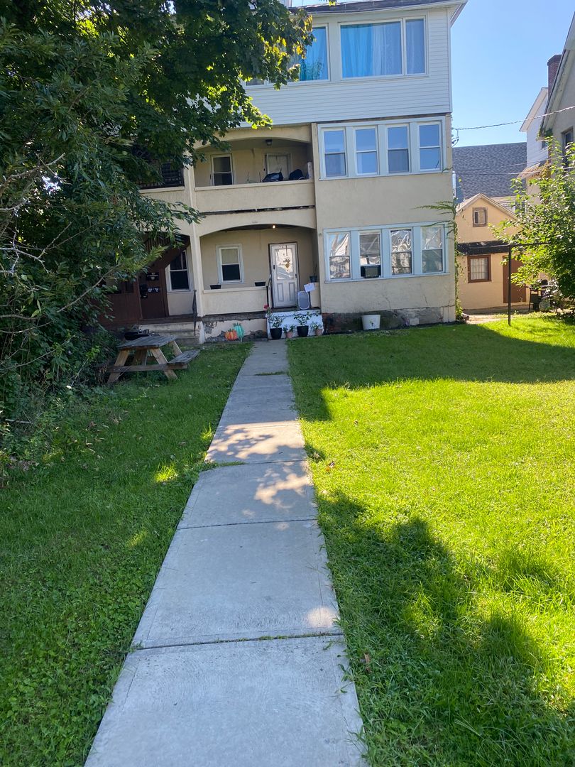 Scranton House: 523 S Webster Ave