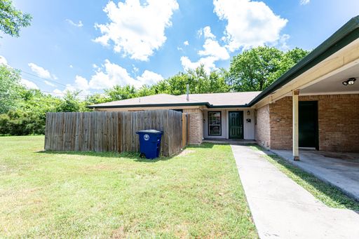 Beautiful 3-Bedroom Duplex Minutes from Mueller, Downtown Austin & Major Employers! – photo 1