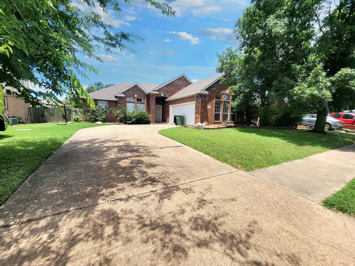 Leander House: 613 Deercreek Lane