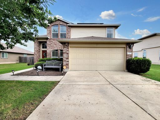4 Bed, 2.5 Bath Hutto Home Featuring Modern Kitchen & Large Backyard – photo 1