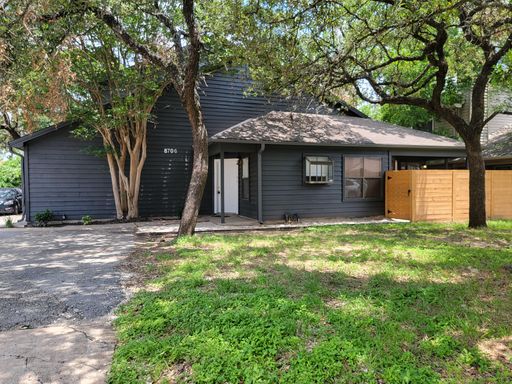 Spacious 3 Bed, 2.5 Bath Austin Home with Garage & Fenced Yard! – photo 1