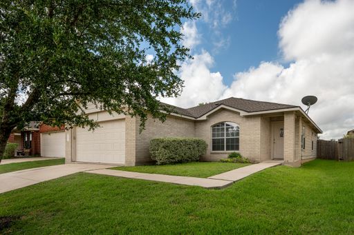 Updated 4BD/2BA Home Close to Airport, Tesla & Parks!