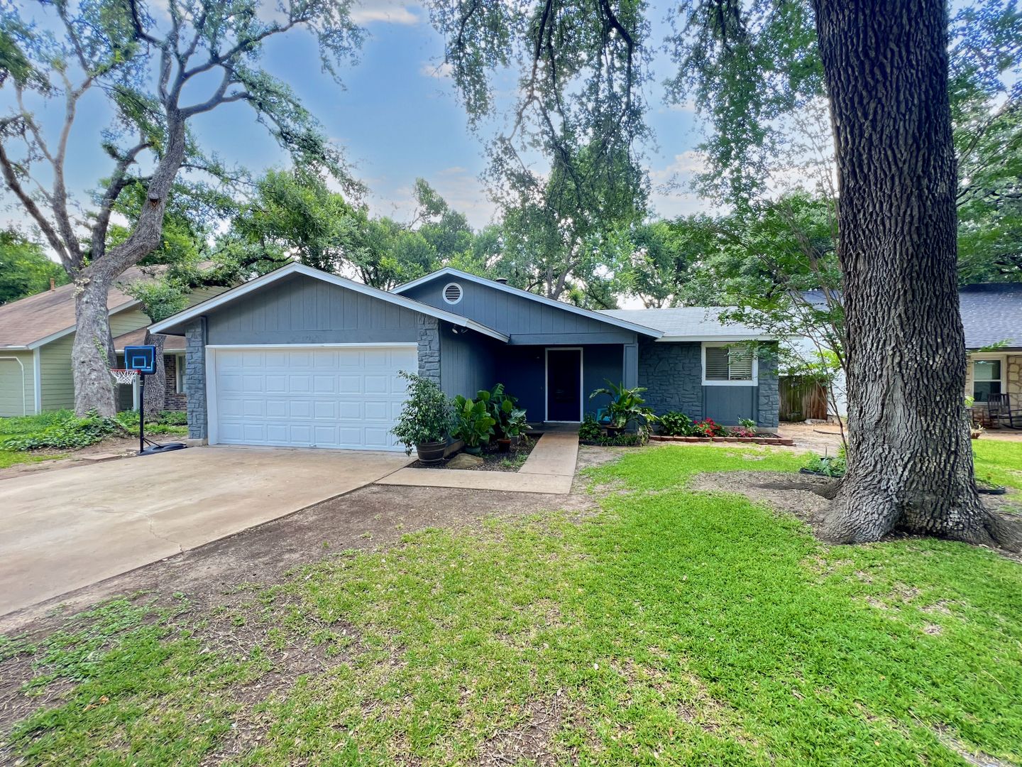 Austin House: 9731 Anderson Village Drive