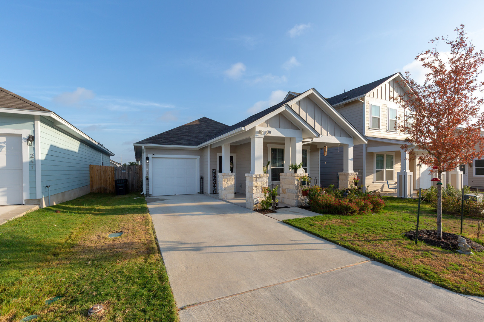 Leander House: 245 East Broade Street