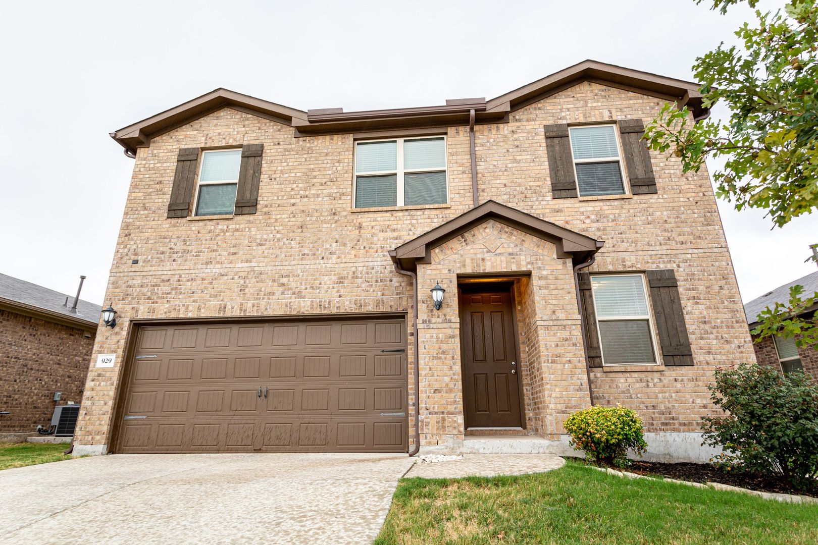 Leander House: 929 Myrna Bend