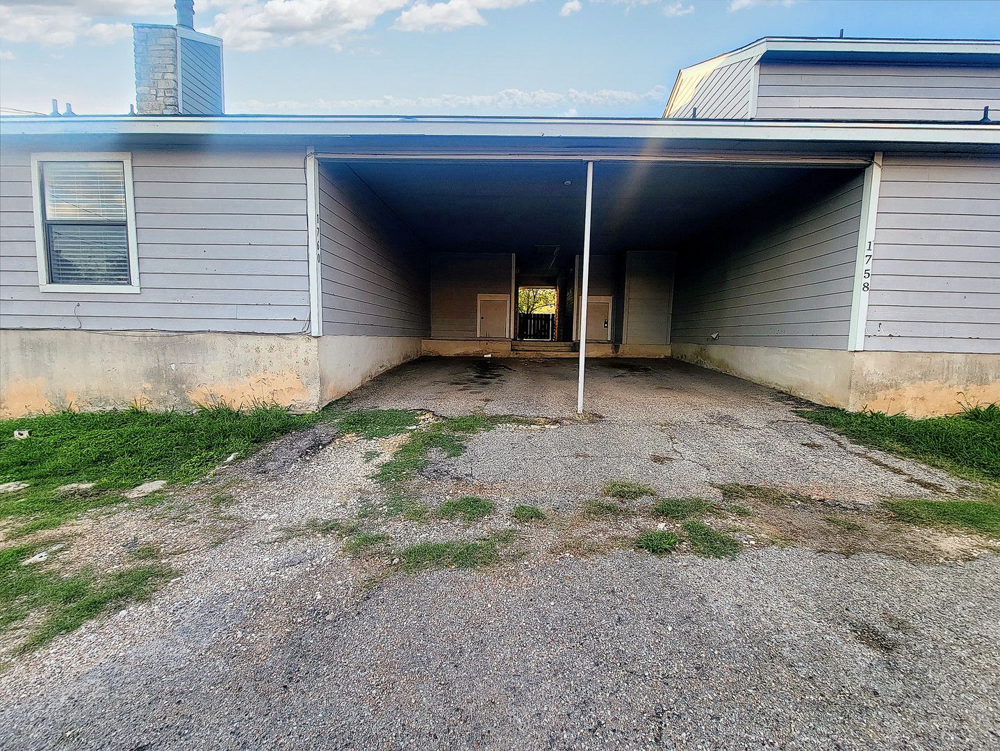 Round Rock Apartment: 1758/1760 Horseshoe Cir