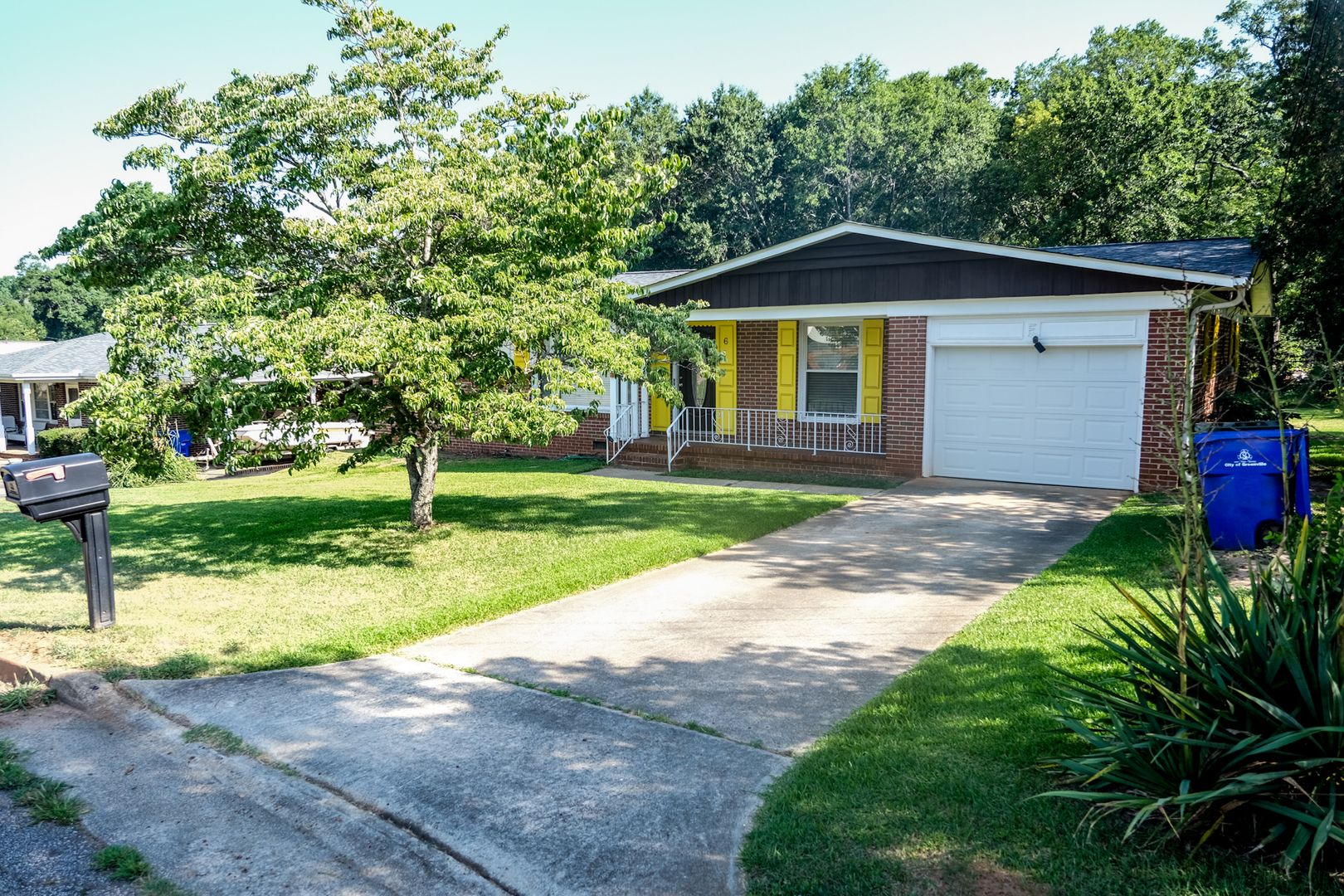Greenville House: 6 Hardale Lane
