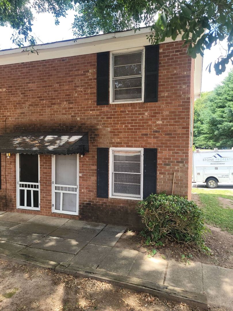 Greenville Apartment: 298 Nichol Street