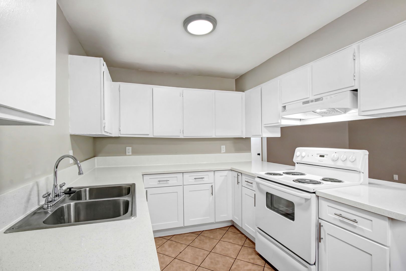 Fontana Apartment: 9281 Pepper Ave.