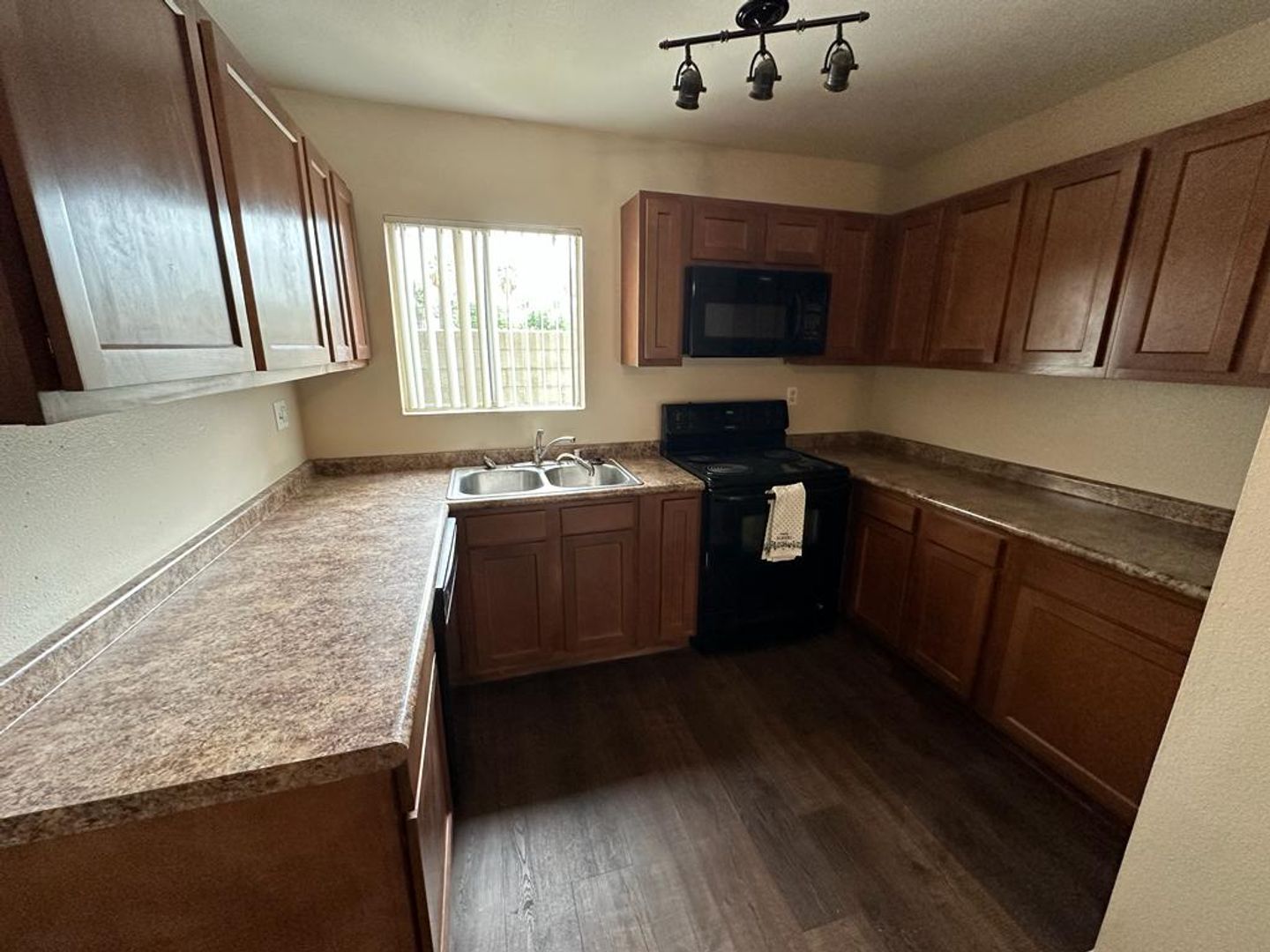 Riverside Apartment: 1436 Seventh St