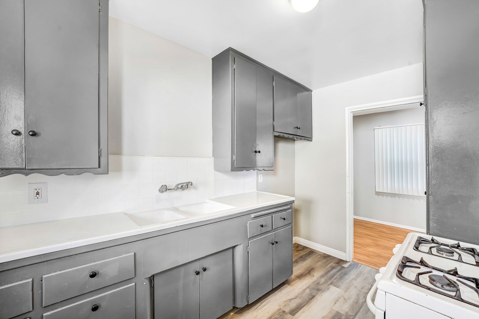 Los Angeles Apartment: 4127 Eagle Rock Blvd.