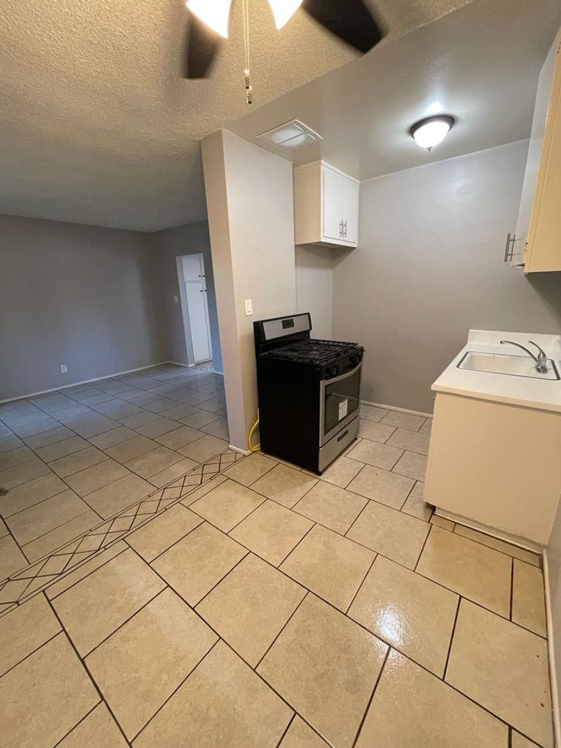 San Gabriel Apartment: 5715 N. Vista St.