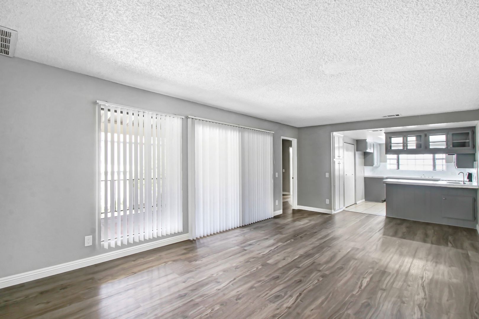 Riverside Apartment: 4581-4597 Palm Ave.