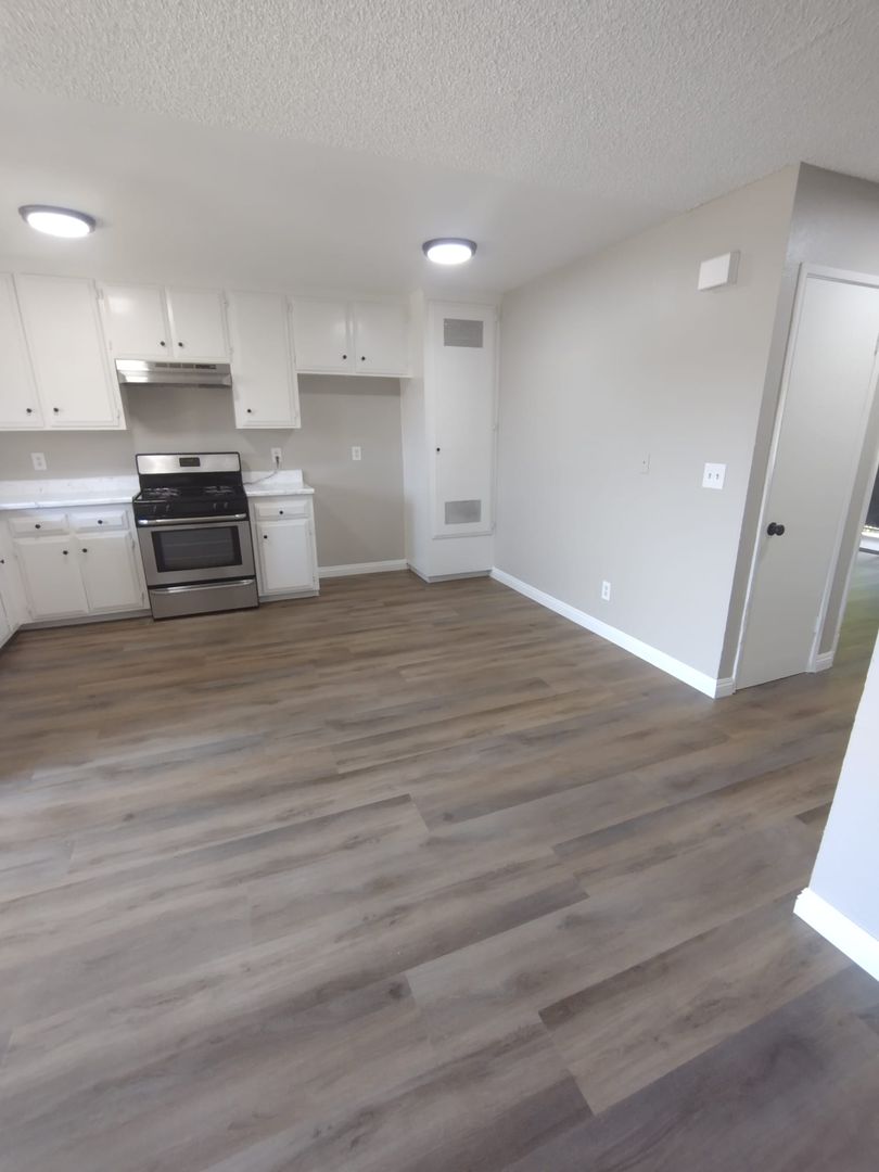 Ontario Apartment: 251 N. Elderberry Ave.