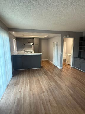 Studio w/Full size Bathroom- Ontario- MOVE IN SPECIAL