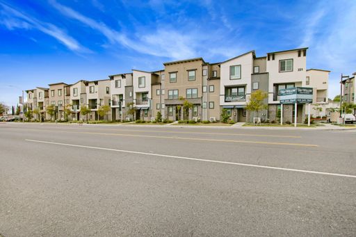 Modern 1-Bed, 1-Bath Townhome with Garage – photo 1