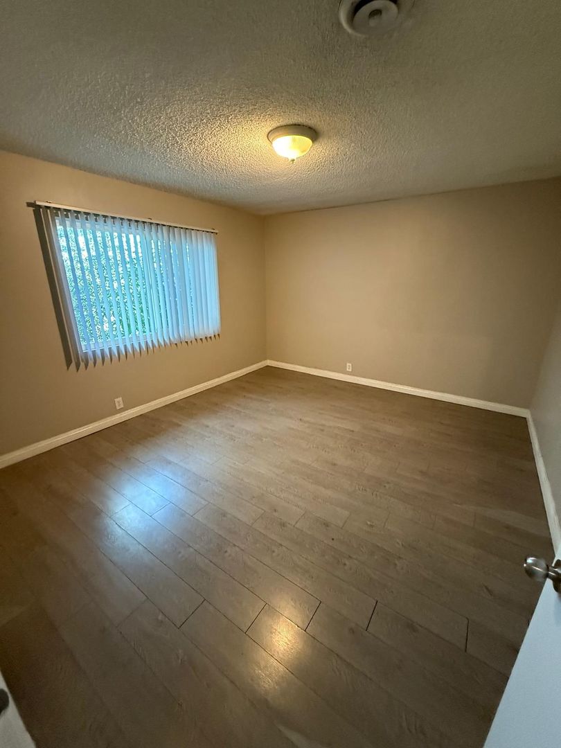 Covina Apartment: 514 E Cypress St