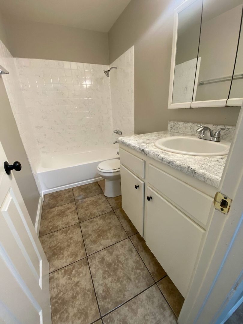 Pomona Apartment: 1023 W 8th St.