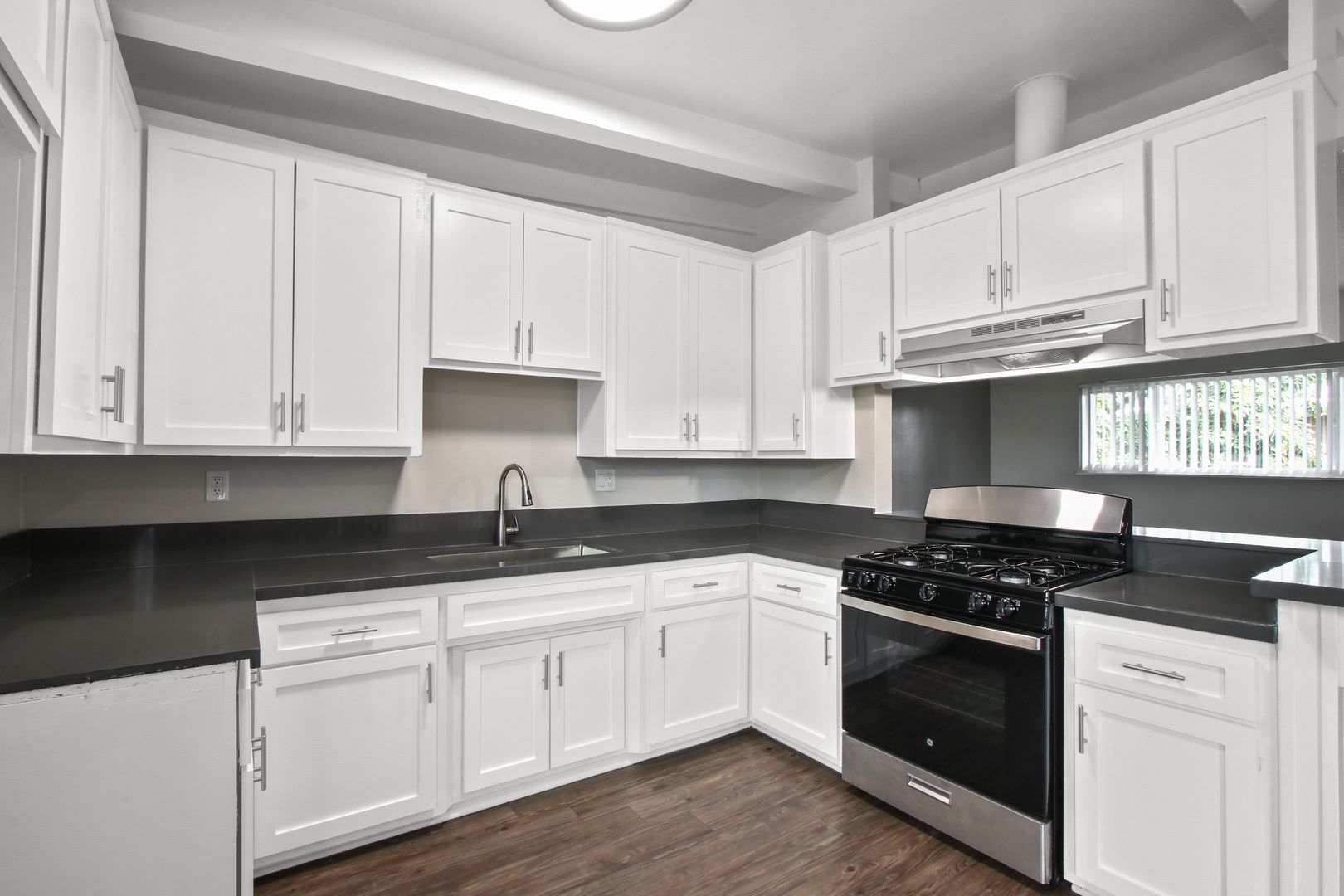 Redlands Apartment: 930 Stillman Ave