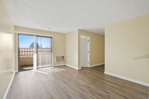 1 bedroom 1 bath- Santa Ana – photo 1