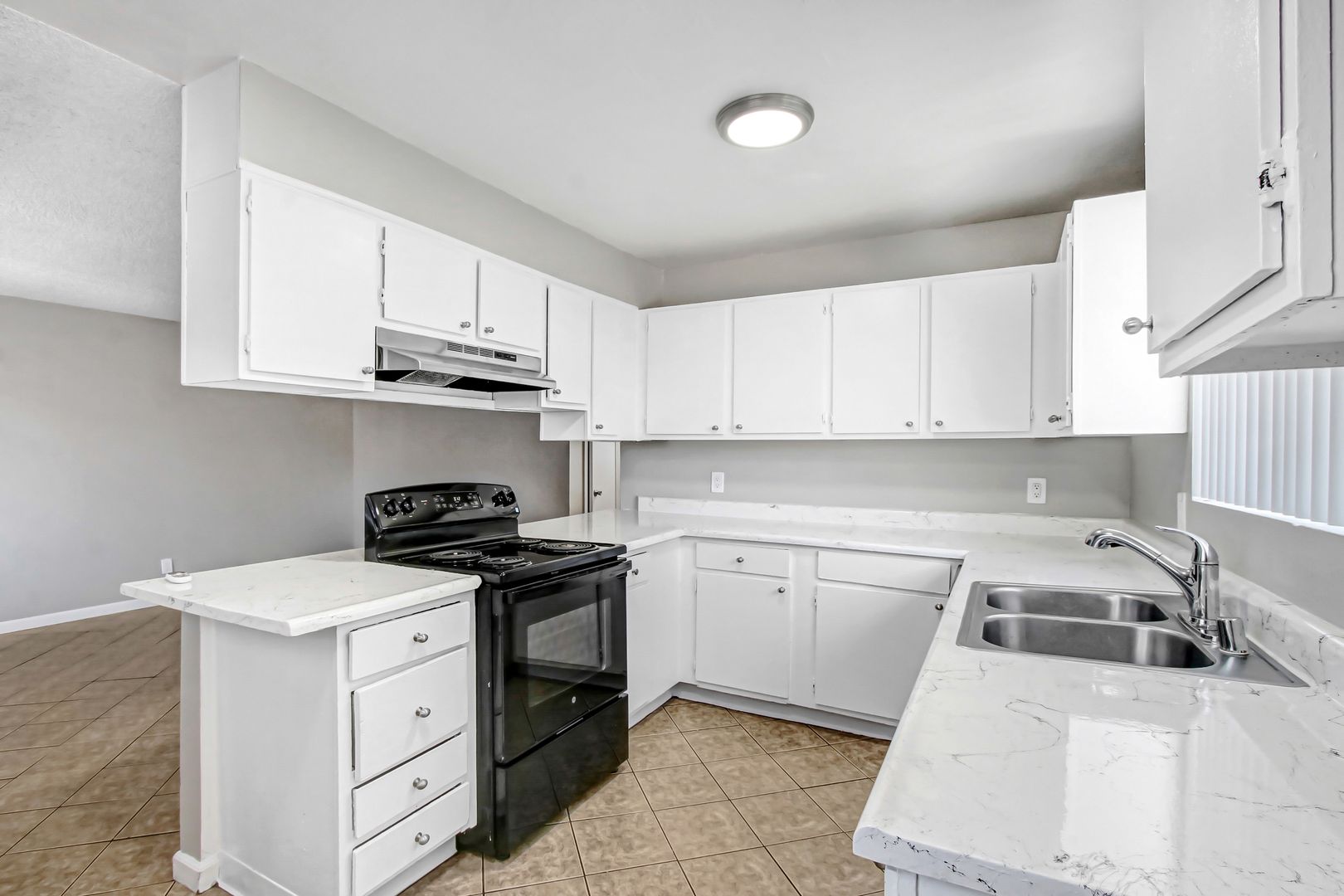 Fontana Apartment: 9281 Pepper Ave.