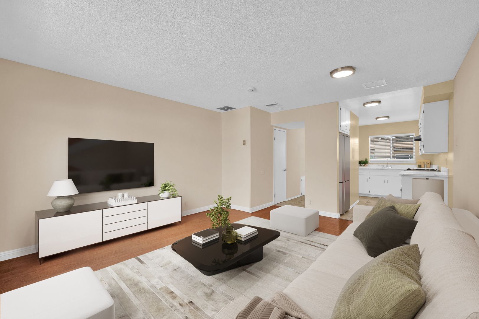 Montebello Apartment: 411 W Lohart Ave