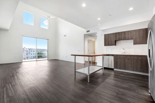 Gorgeous 2 bedroom 2 bathroom in Culver City – photo 1