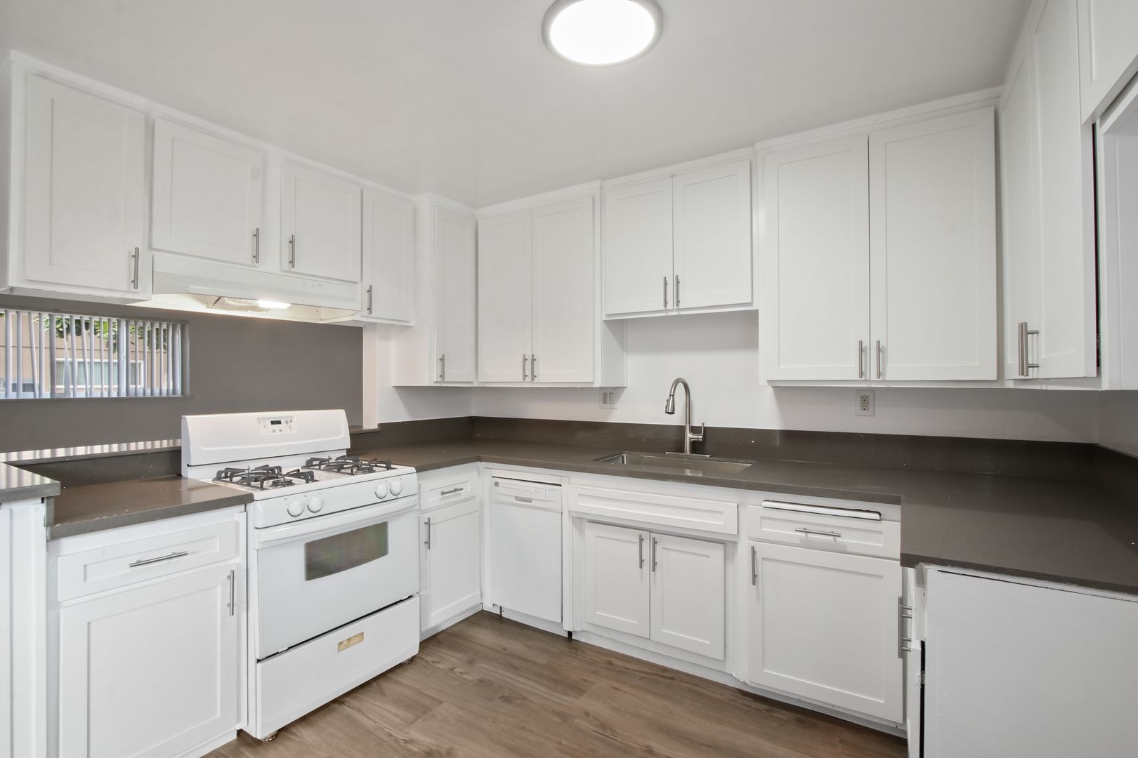 Redlands Apartment: 930 Stillman Ave